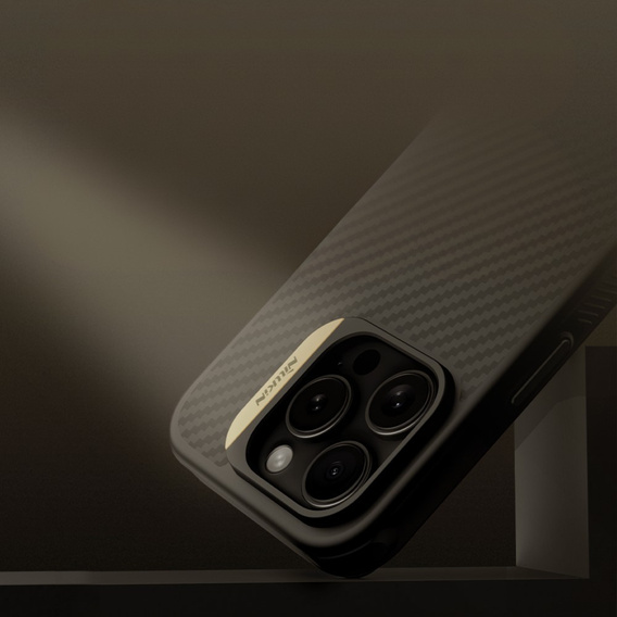 Pouzdro pro iPhone 16 Pro, pancéřované Nillkin, Carbon Fiber, pro Magsafe, zlaté