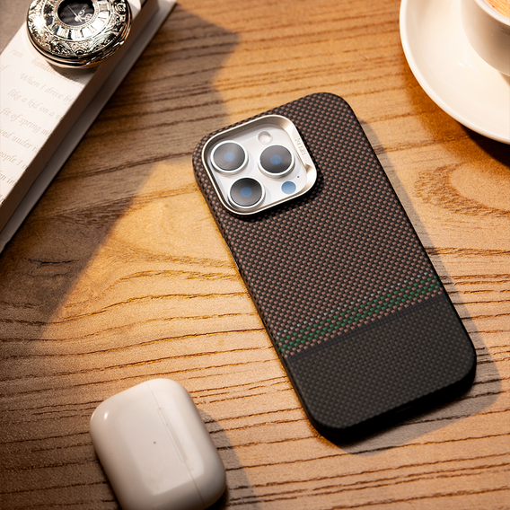 BENKS Kevlar Magnetic Armor Pro Prestige 600D Y065 pouzdro MagSafe s aktivním tlačítkem pro iPhone 16 Pro